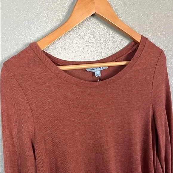 Women's Lace Hem Top in Brown - Picture 4 of 16